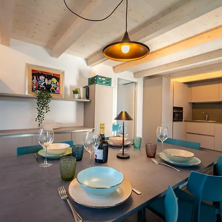 New 2024 - Ancient - Where Classic Style Meets Modern Design And Comforts - Larihome A41 Apartman Gravedona