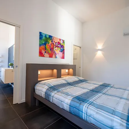 Apartman New 2024 - Ancient - Where Classic Style Meets Modern Design And Comforts - Larihome A41 Gravedona